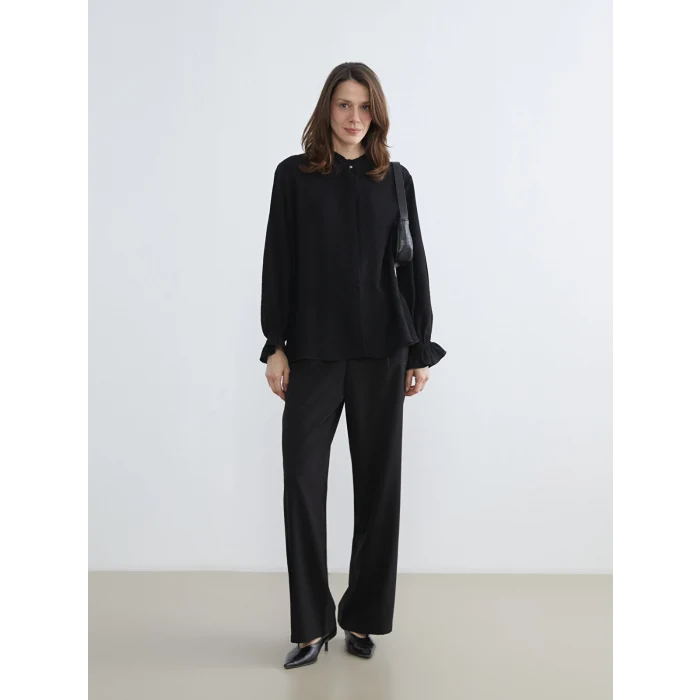 LCW Grace Siyah Fırfırlı Hakim Yaka Dokulu Kadın Gömlek