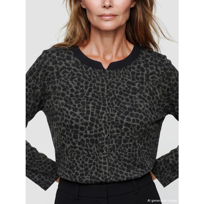 LCW Grace Yeşil Kaçık Yaka Leopar Desenli Kadın Tişört