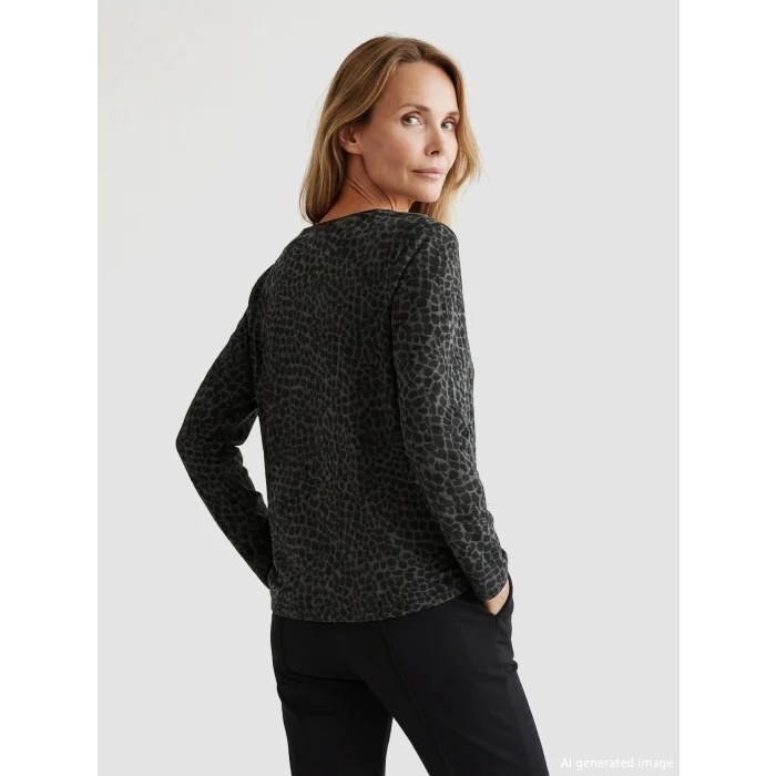 LCW Grace Yeşil Kaçık Yaka Leopar Desenli Kadın Tişört