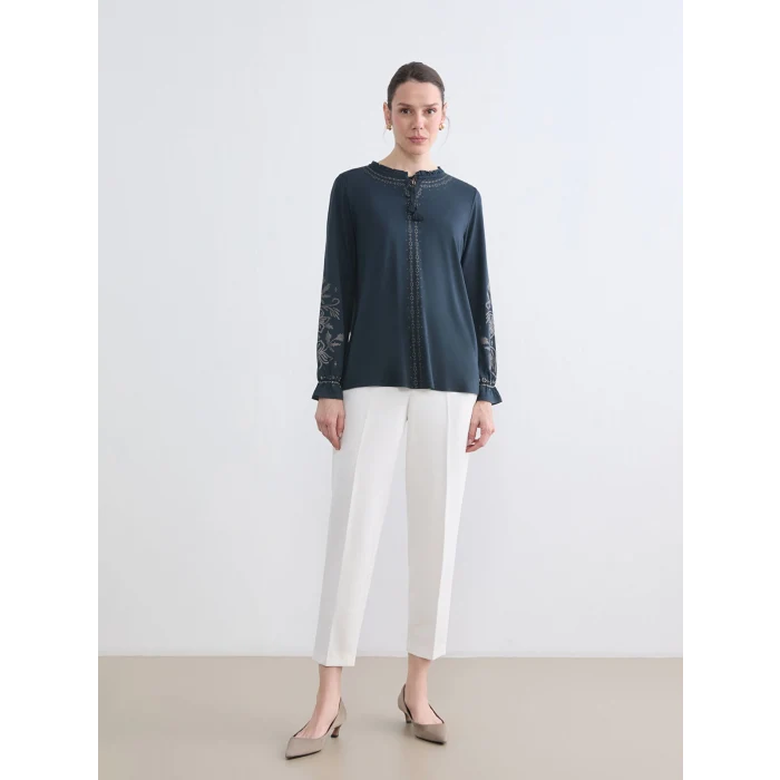 LCW Grace Lacivert Bağlama Yaka Fırfırlı Desenli Bluz