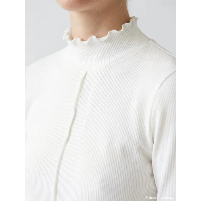 LCW Modest Ekru Fırfırlı Dik Yaka Kadın Body