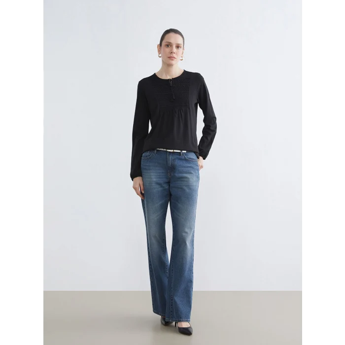 LCW Grace Siyah Bağlamalı Yaka Nakışlı Bluz