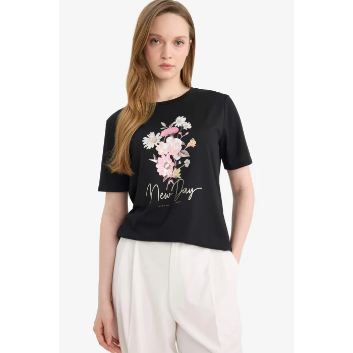 Defacto G9257AXBK81 Siyah Regular Fıt Bisiklet Yaka Çiçekli Kısa Kollu Tişört