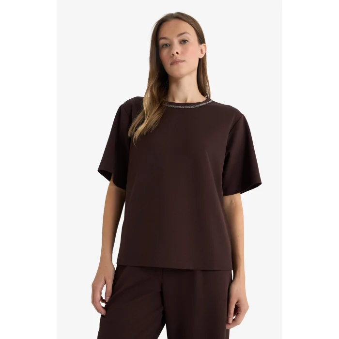 Defacto E9894AXBN539 Kahve Regular Fıt Nakışlı Krep Tişört