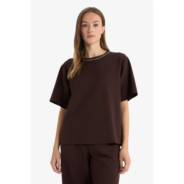 Defacto E9894AXBN539 Kahve Regular Fıt Nakışlı Krep Tişört