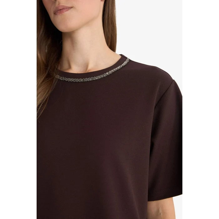 Defacto E9894AXBN539 Kahve Regular Fıt Nakışlı Krep Tişört