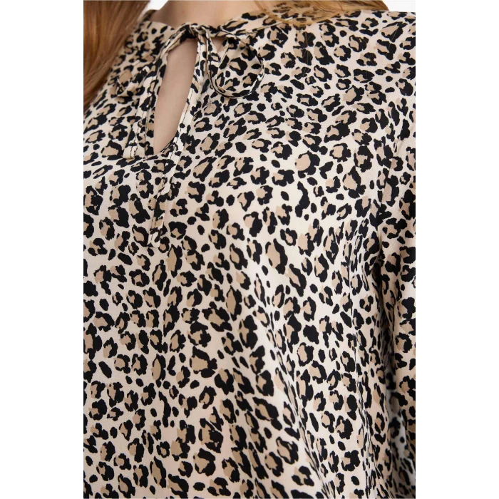 Defacto N1809AZER103 Ekru Regular Fit Bisiklet Yaka Leopar Desenli Uzun Kollu Bluz