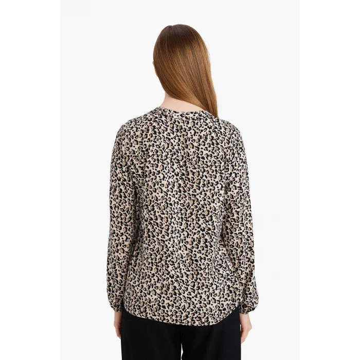 Defacto N1809AZER103 Ekru Regular Fit Bisiklet Yaka Leopar Desenli Uzun Kollu Bluz