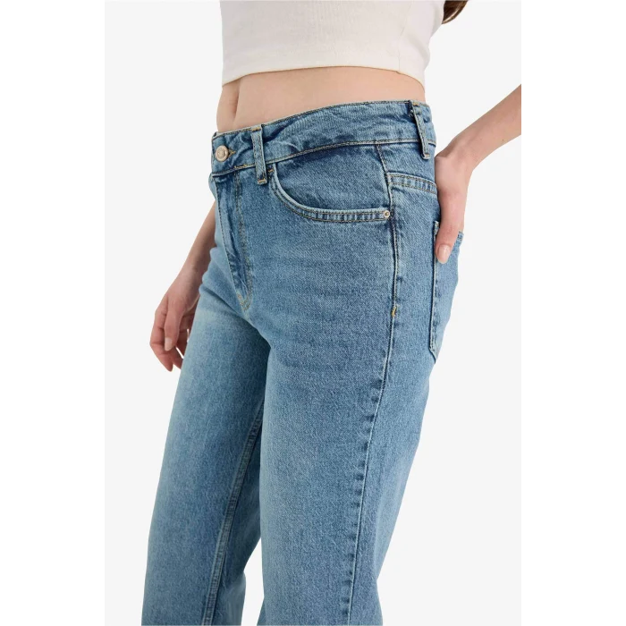 Defacto D8155AXNM28 Mavi Comfort Straıght Yüksek Bel Bilek Boy Jean Yıkamalı Pantolon