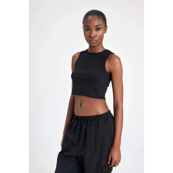 Defacto Z6573AZBK81 Siyah DeFactoFit Slim Fit Dar Kesim Bisiklet Yaka Ribana Basic Düz Sporcu Atlet