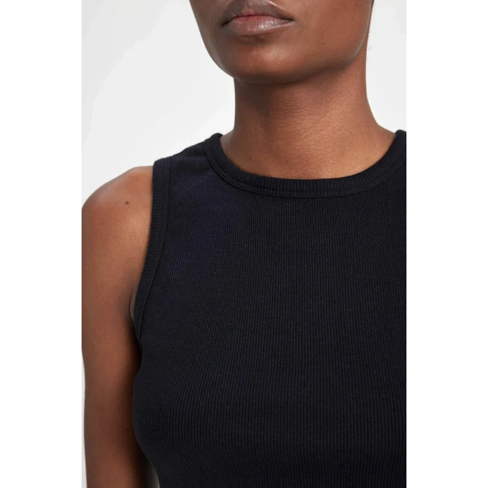 Defacto Z6573AZBK81 Siyah DeFactoFit Slim Fit Dar Kesim Bisiklet Yaka Ribana Basic Düz Sporcu Atlet