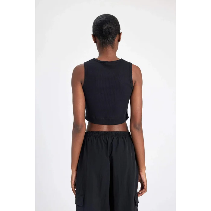 Defacto Z6573AZBK81 Siyah DeFactoFit Slim Fit Dar Kesim Bisiklet Yaka Ribana Basic Düz Sporcu Atlet