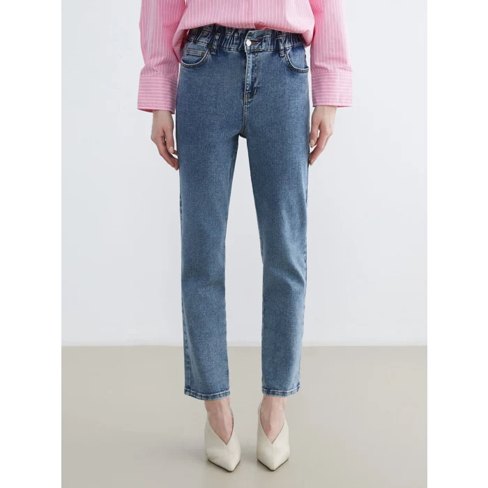 LCWAIKIKI Classic Mavi Beli Lastikli Slim Mom Kadın Jean Pantolon