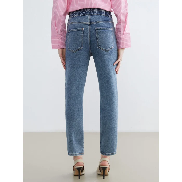 LCWAIKIKI Classic Mavi Beli Lastikli Slim Mom Kadın Jean Pantolon