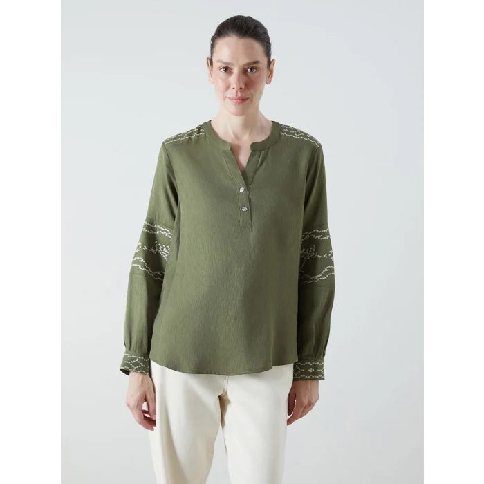 LCW Grace Yeşil Kaçık Yaka Nakışlı Bluz