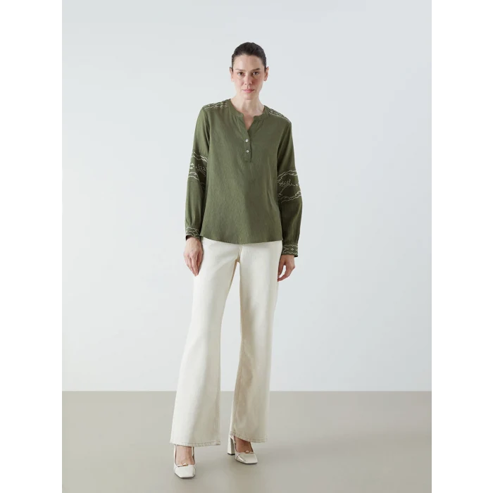 LCW Grace Yeşil Kaçık Yaka Nakışlı Bluz