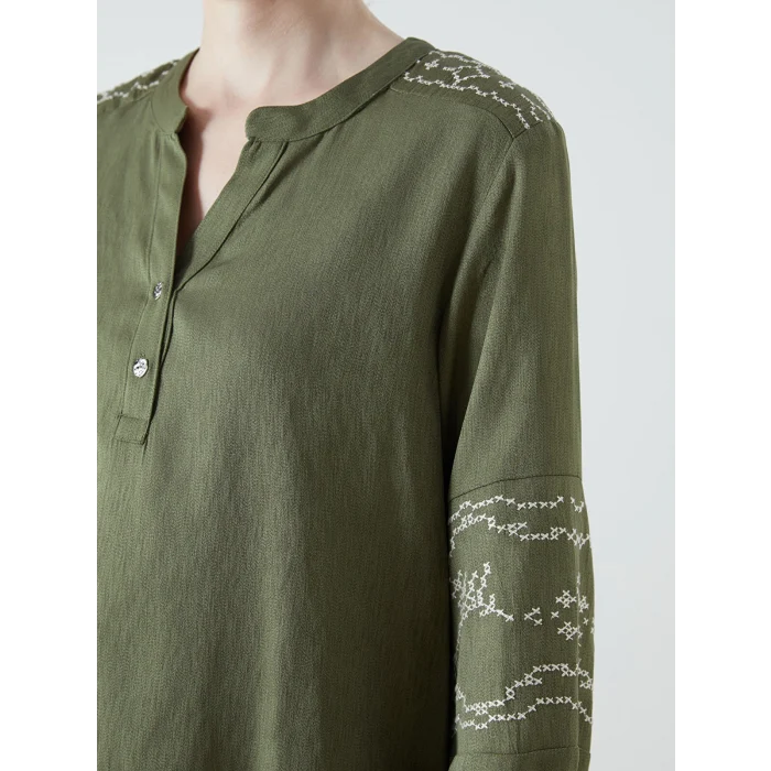 LCW Grace Yeşil Kaçık Yaka Nakışlı Bluz