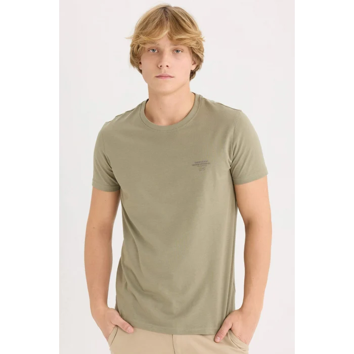 Defacto D5567AXKH465 Haki %100 Pamuk Slim Fit Dar Kesim Bisiklet Yaka Baskılı Kısa Kollu Tişört