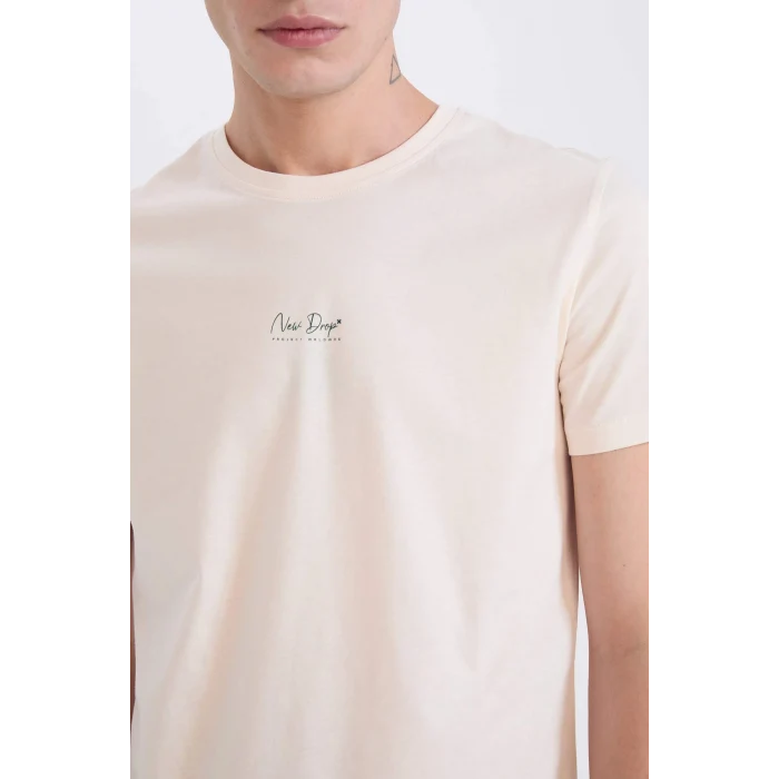 Defacto D5565AXER137 Ekru %100 Pamuk Slim Fit Dar Kesim Bisiklet Yaka Baskılı Kısa Kollu Tişört