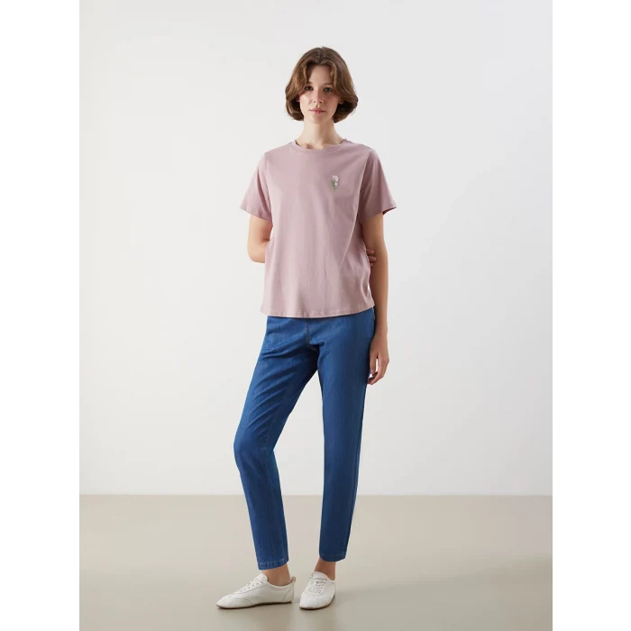 LCWAIKIKI Classic Pembe Bisiklet Yaka Çiçek Nakışlı Kadın Tişört