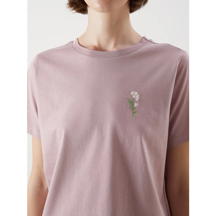 LCWAIKIKI Classic Pembe Bisiklet Yaka Çiçek Nakışlı Kadın Tişört