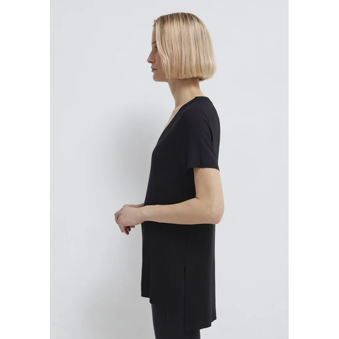 Mavi 166775-900 V Yaka Siyah Basic Viskoz Tişört