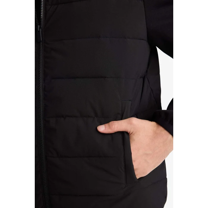 Defacto D7532AXBK27 Siyah Su İtici Rüzgar Geçirmez Slim Fit Dar Kesim Astarlı Fermuarlı Cepli Mont