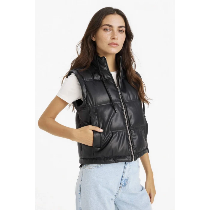 Defacto E8589AXBK27 Siyah Regular Fıt Kapüşonlu Suni Deri Yelek