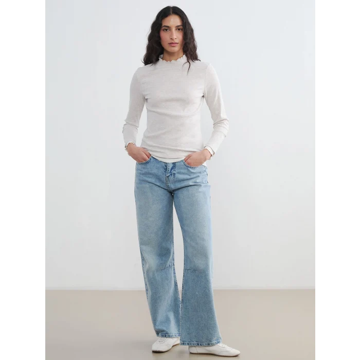 LCW Modest Bej Dik Yaka Fırfırlı Kadın Body