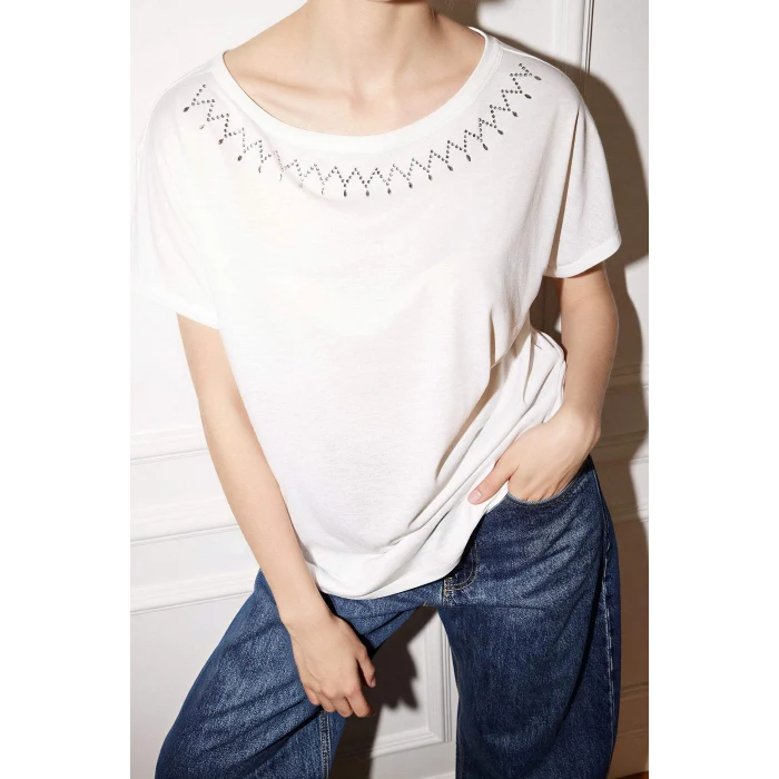 Defacto G3285AXWT32 Beyaz Kayık Yaka Taş Baskılı Kısa Kollu Tişört