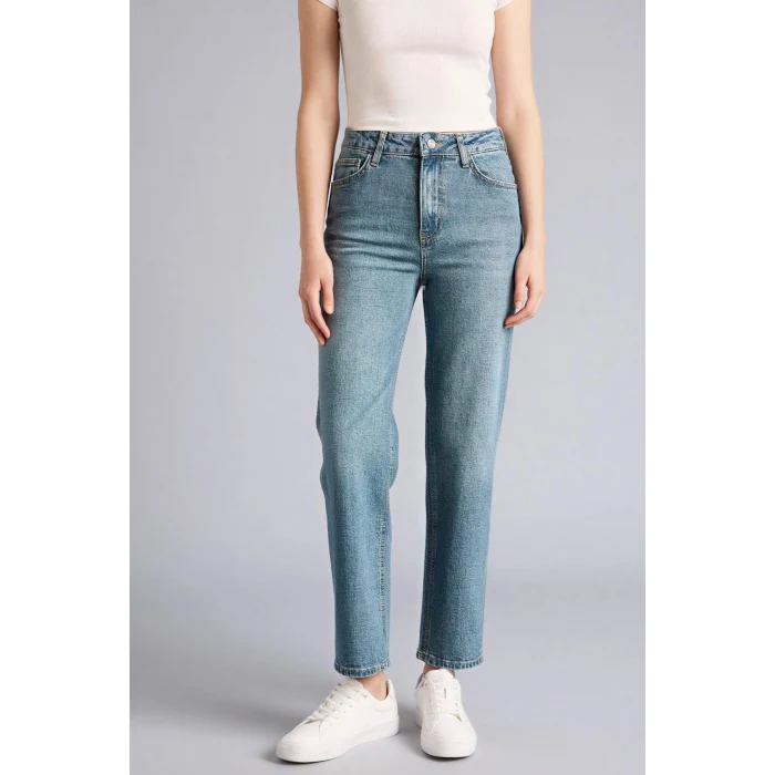 Defacto G8878AXNM28 Mavi Comfort Straıght Normal Bel Bilek Boy Jean Yıkamalı Pantolon