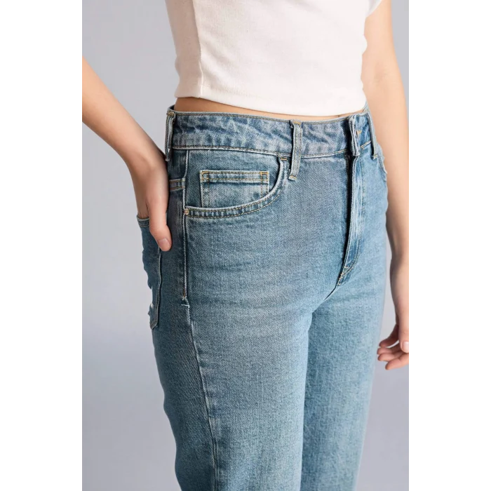 Defacto G8878AXNM28 Mavi Comfort Straıght Normal Bel Bilek Boy Jean Yıkamalı Pantolon