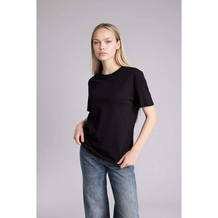 Defacto W9584AZBK81 Siyah Regular Fıt Bisiklet Yaka Basıc Düz Penye Kısa Kollu Tişört