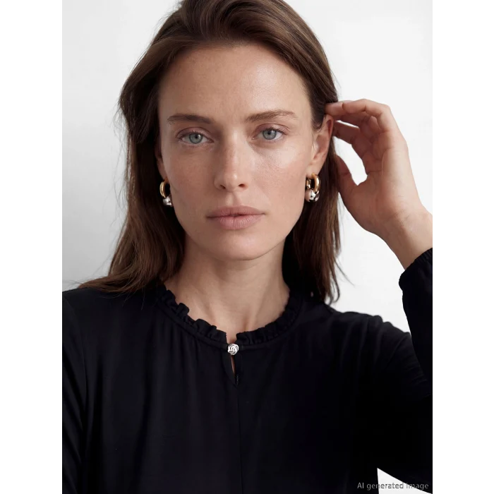 LCW Grace Siyah Fırfır Dik Yaka Bluz