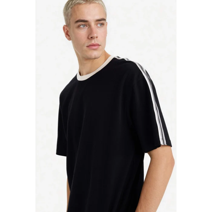 Defacto F8673AXBK81 Siyah Boxy Fıt Bisiklet Yaka Pike Kısa Kollu Tişört