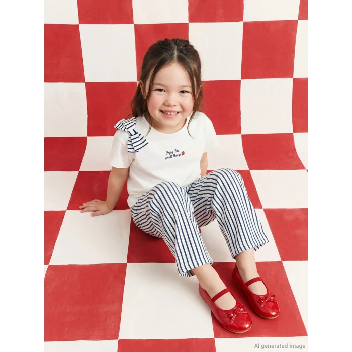 LCW Kids Ekru Kız Çocuk Baskılı Tişört ve Çizgili Pantolon