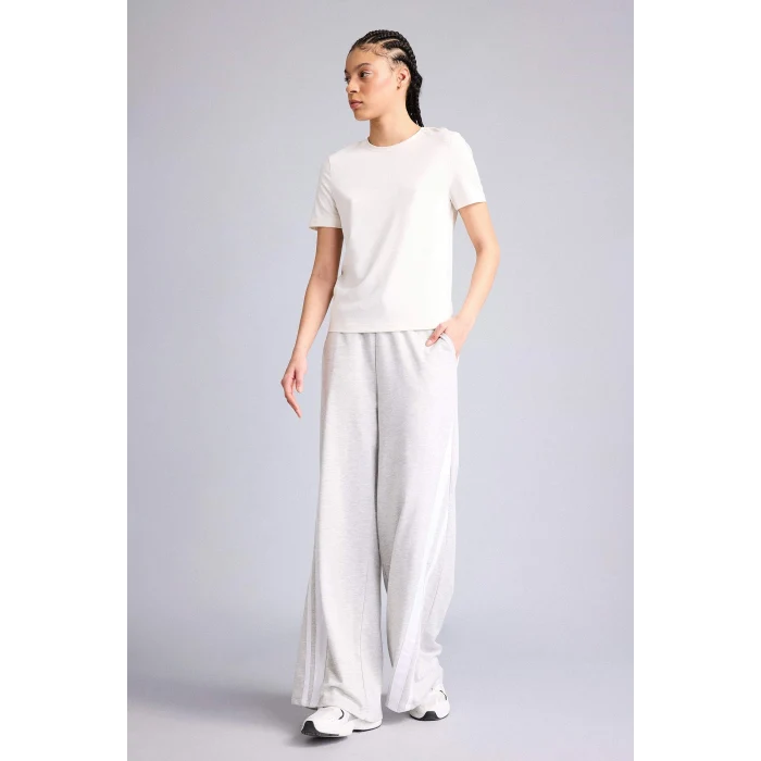 Defacto D2296AXER105 Ekru Standart Fıt Bisiklet Yaka Sporcu Kısa Kollu Tişört