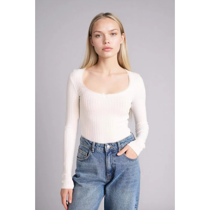 Defacto G9722AXWT32 Beyaz Fıtted U Yaka Uzun Kollu Tişört