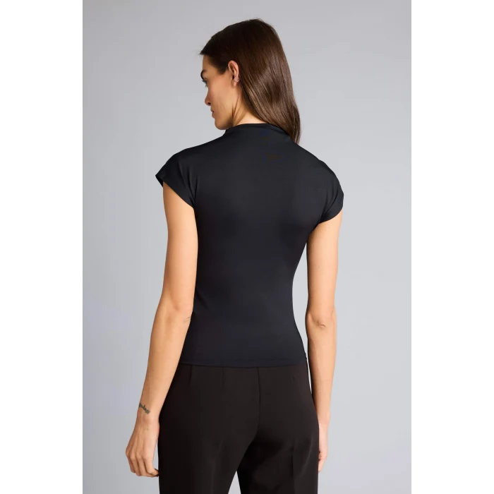 Defacto G9197AXBK81 Siyah Slım Fıt Yarım Balıkçı Yaka Tişört