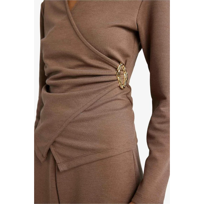 Defacto G8816AXBN531 Kahve Wrap Yaka Aksesuar Detaylı Bluz