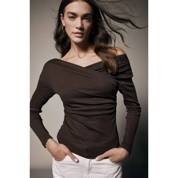 Defacto G7805AXBN267 Kahve Slım Fıt Wrap Yaka Ribana Uzun Kollu Tişört