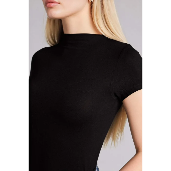 Defacto E5906AXBK81 Siyah Slım Fıt Yarım Balıkçı Yaka Tişört