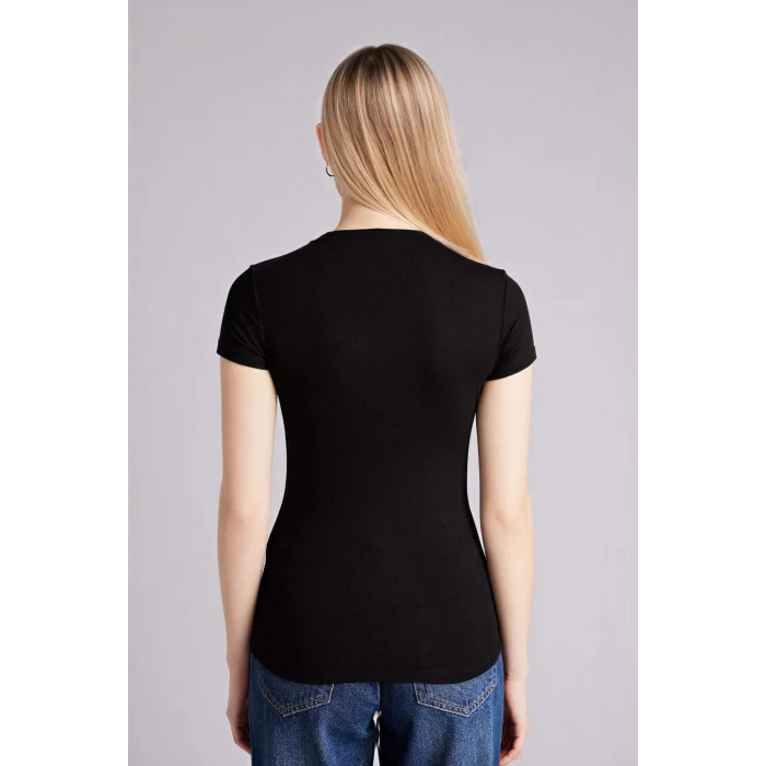 Defacto E5906AXBK81 Siyah Slım Fıt Yarım Balıkçı Yaka Tişört