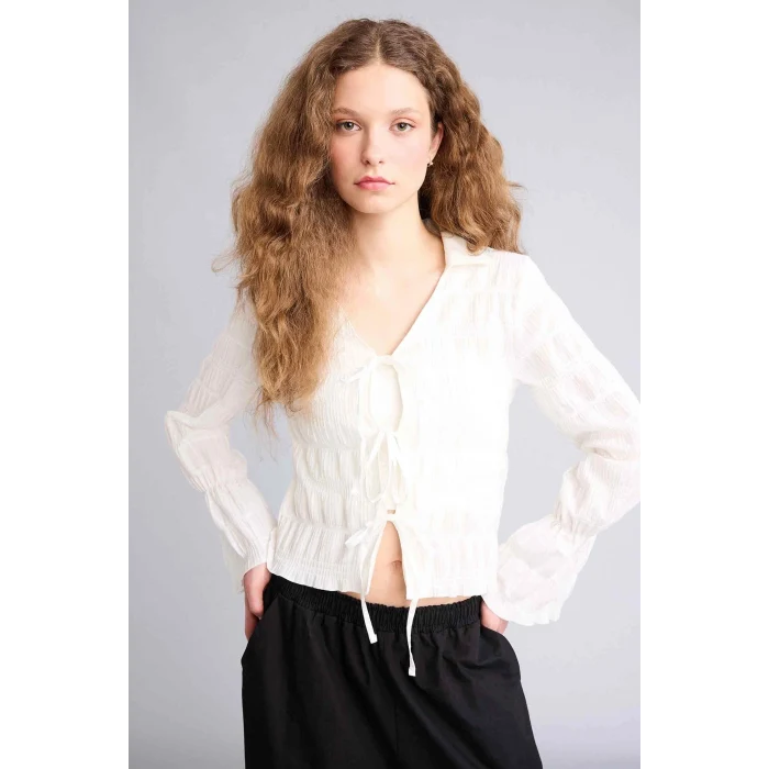 Defacto G9491AXWT32 Beyaz Fıtted Önden Bağlamalı Dokulu Bluz