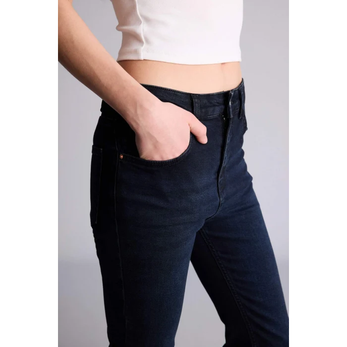 Defacto G2217AXNM40 Siyah Crop Flare Fıt Yüksek Bel Bilek Boy Jean Yıkamalı Pantolon
