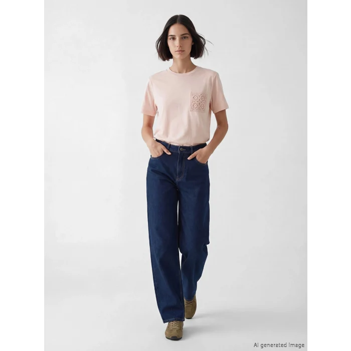 LCW Vision Pembe Bisiklet Yaka Nakışlı Kadın Tişört