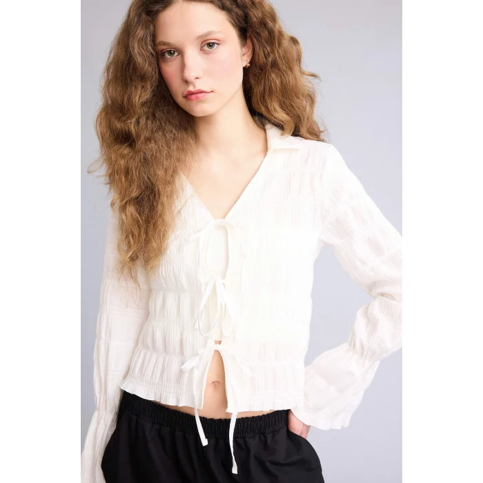 Defacto G9491AXWT32 Beyaz Fıtted Önden Bağlamalı Dokulu Bluz