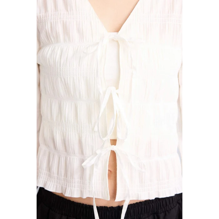 Defacto G9491AXWT32 Beyaz Fıtted Önden Bağlamalı Dokulu Bluz