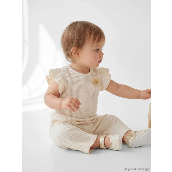 LCW baby Bej Çiçek Aplikeli Fırfırlı Kız Bebek Bluz ve Tayt