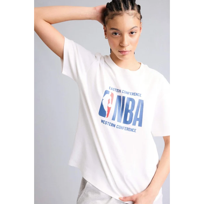 Defacto G0714AXER105 Ekru NBA Wordmark Relax Fıt Kısa Kollu Tişört